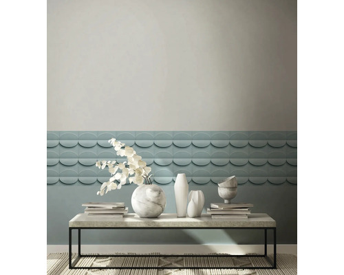 Salon décoratif avec panneaux muraux, vases et table