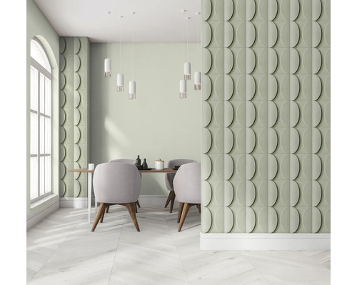 Salle à manger lumineuse avec table à manger, chaises, suspensions et panneaux muraux en forme de demi-cercle