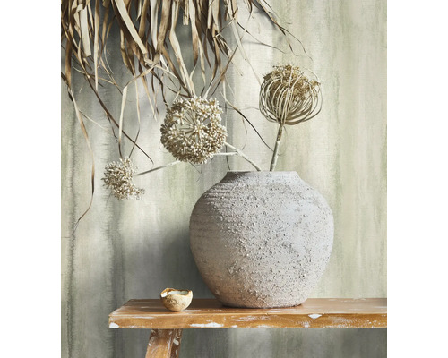 Nature morte décorative avec vase et fleurs séchées sur une table