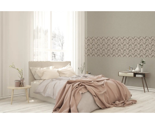 Helles Schlafzimmer mit Bett, Nachttisch und Wandpaneelen im Halbkreisdesign.