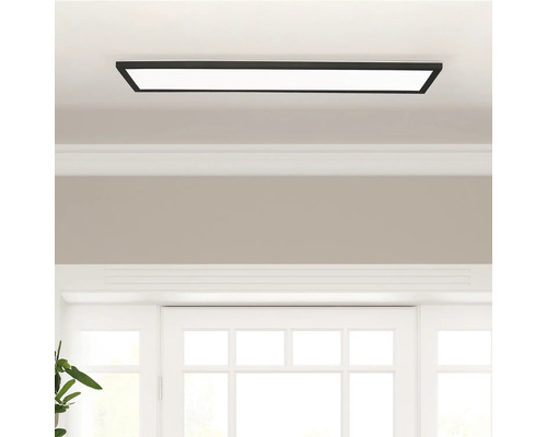 Rechteckige Deckenleuchte mit schlankem, schwarzem Rahmen