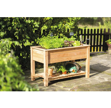 Jardinière sur pieds en bois avec des plantes dans le jardin
