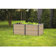 Jardinière surélevée en bois et métal dans le jardin avec plantation