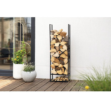 Étagère à bois en métal, remplie de bois, sur une terrasse