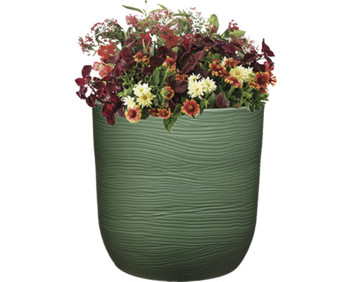 Blumenarrangement in einem Dekorationstopf mit Rillenstruktur