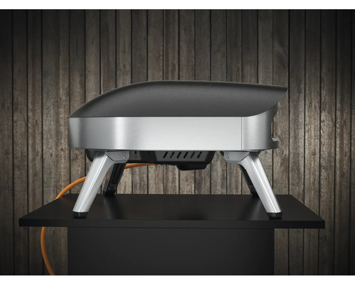 Tragbarer Gas-Pizzaofen auf einem Tisch