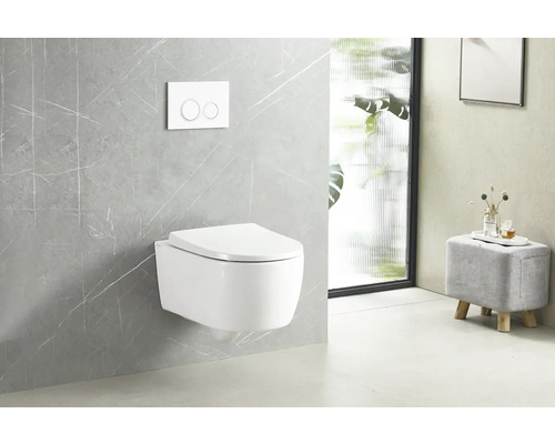 Modernes Badezimmer mit wandhängendem WC und Betätigungsplatte