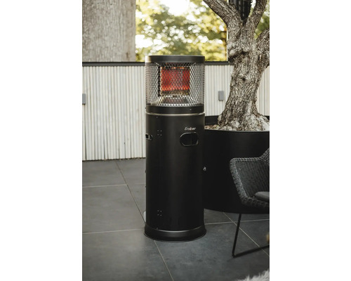 Schwarzer Terrassenheizer aus Metall mit Schutzgitter