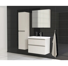 Badezimmer mit Waschtischunterschrank, Spiegelschrank und Hochschrank vor schwarzer Wand