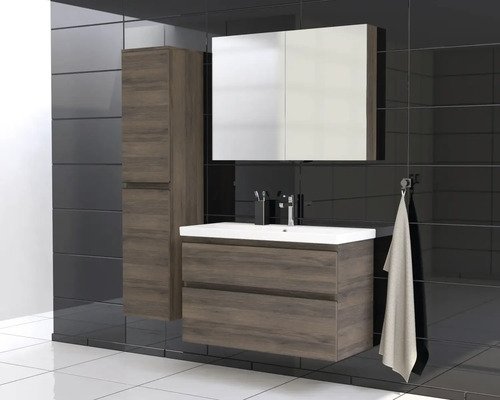 Salle de bains avec meuble-lavabo, armoire de toilette et armoire haute