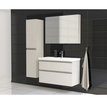 Salle de bains avec lavabo, armoire de toilette et armoire haute
