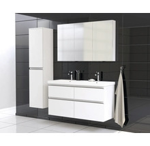 Badezimmer mit Doppelwaschtischunterschrank, Spiegelschrank und Hochschrank