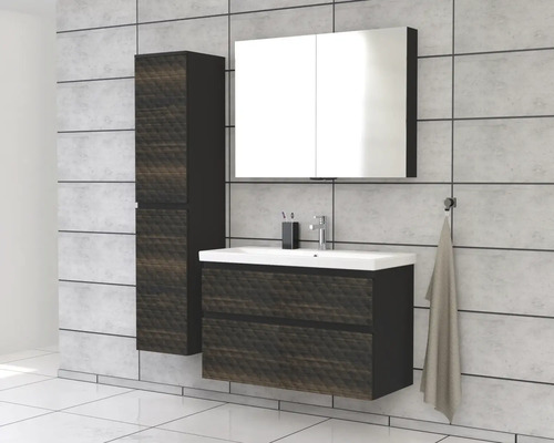 Salle de bains avec meuble-lavabo, armoire de toilette et armoire haute