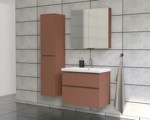 Badezimmer mit Waschtisch, Spiegelschrank und Hochschrank