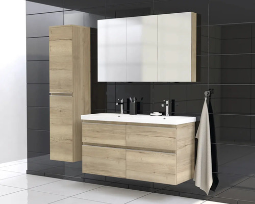 Salle de bains avec meuble-lavabo, armoire de toilette et armoire haute aspect bois