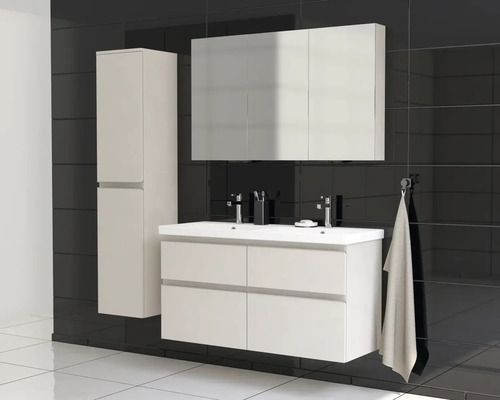 Salle de bains avec meuble-lavabo, armoire de toilette et armoire haute