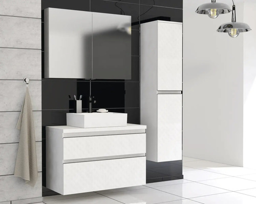 Modernes Badezimmerensemble mit Waschtischunterschrank, Aufsatzwaschbecken, Spiegelschrank und Hochschrank für ein stilvolles Ambiente.