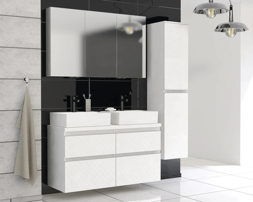 Salle de bains lumineuse avec meuble sous-lavabo, lavabo à poser, armoire de toilette et armoire haute