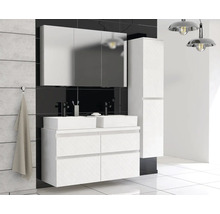 Modernes Badezimmer mit weißem Waschtischunterschrank, zwei Aufsatzwaschbecken, Spiegelschrank und Hochschrank.
