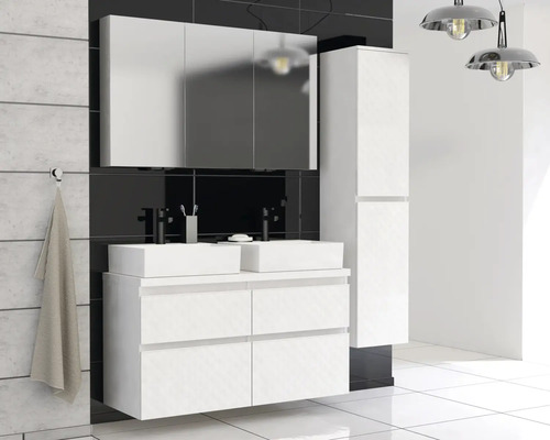 Salle de bains moderne avec meuble sous-lavabo blanc, deux vasques à poser, armoire de toilette et armoire haute.