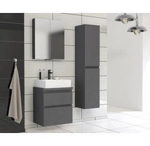 Badezimmer mit Waschtisch, Spiegelschrank und Hochschrank in modernem Design