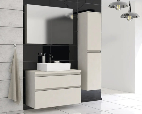 Modernes Badezimmer mit Waschtischunterschrank, Spiegelschrank und Hochschrank für ein stilvolles Ambiente