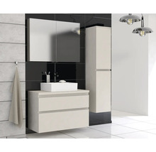 Badezimmer mit Waschtischunterschrank, Aufsatzwaschbecken, Spiegelschrank und Hochschrank