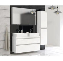 Modernes Badezimmer mit weißem Waschtischunterschrank, zwei Aufsatzwaschbecken, Spiegelschrank und Hochschrank