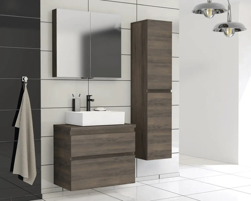 Salle de bain moderne avec meuble sous-lavabo, armoire de toilette et armoire haute aspect bois