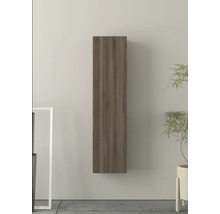 Armoire suspendue en bois sur un mur