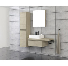 Badezimmer mit Waschtisch, Spiegelschrank und Hochschrank