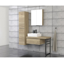 Badezimmer mit Waschtischunterschrank, Waschbecken, Spiegelschrank und Hochschrank