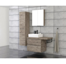Badezimmer mit Waschtisch, Spiegelschrank und Hochschrank im modernen Design