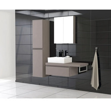 Modernes Badezimmer mit Waschtisch, Spiegelschrank und Hochschrank