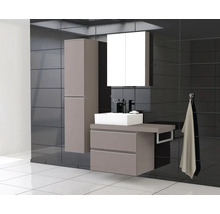 Modernes Badezimmer mit Waschtisch, Spiegelschrank und Hochschrank