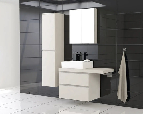 Modernes Badezimmer mit Waschtisch, Spiegelschrank und Hochschrank