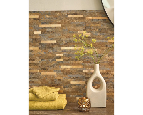 Wandgestaltung mit Verblendsteinen in Steinoptik und Dekorleisten