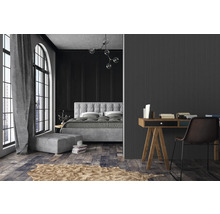 Chambre avec lit, bureau et décoration