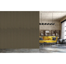 Salon avec mur en lambris et mobilier