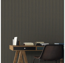 Intérieur décoratif avec bureau et revêtement mural rainuré