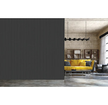 Salon avec panneaux muraux et meubles