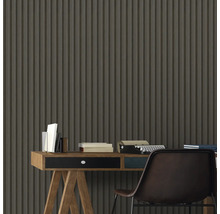 Décoration murale avec papier peint côtelé dans le bureau