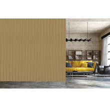 Salon avec panneaux muraux, canapé, étagère et suspension.