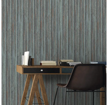 Scène de bureau avec bureau, chaise et papier peint lambris bois