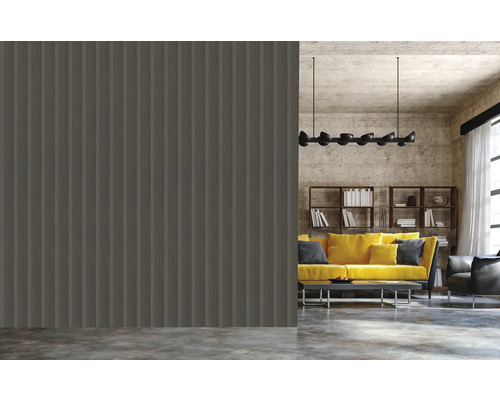 Salon avec panneaux muraux et canapé jaune