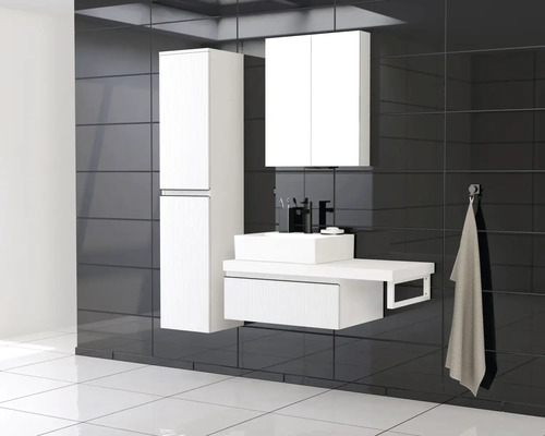 Ensemble de salle de bains moderne avec lavabo, armoire de toilette et armoire haute