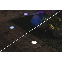 Spots encastrables au sol pour l''éclairage de jardin sur terrasse en bois et pelouse