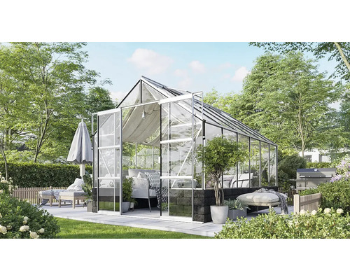 Serre avec coin salon dans le jardin