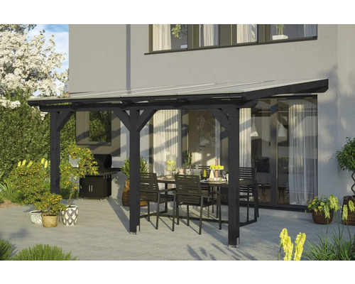 Terrassenüberdachung aus Holz mit Tisch und Stühlen im Aussenbereich