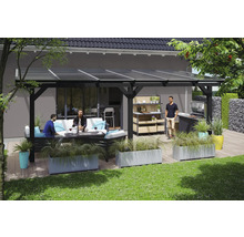 Terrasse mit Überdachung, Grillplatz und Sitzgruppe im Garten